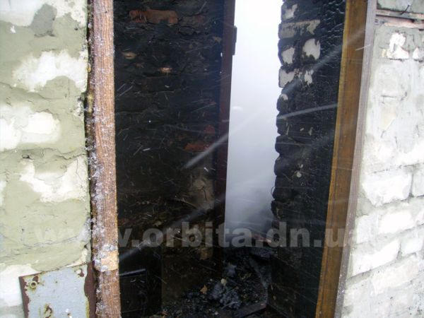 Пожар в Красноармейске нанес ущерб в размере 100 тысяч гривен (фото, видео)