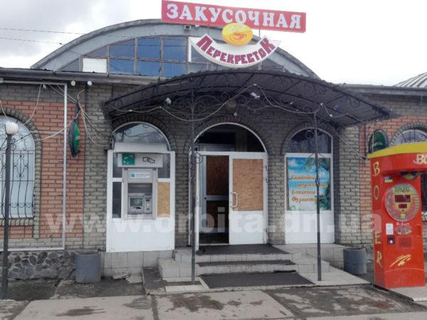 В Красноармейске неизвестные разбили банкомат (фото)