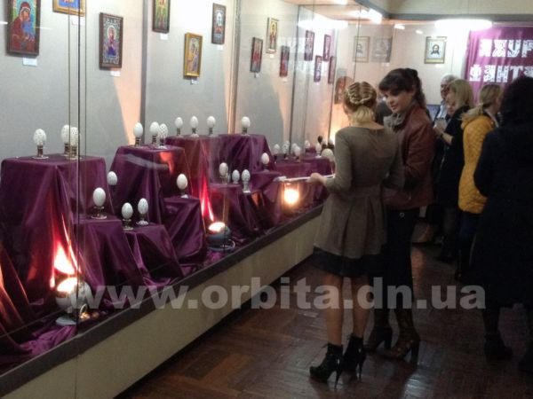 В Красноармейске открылась выставка уникальных работ в стиле ажурной резьбы по яичной скорлупе (фото, видео)