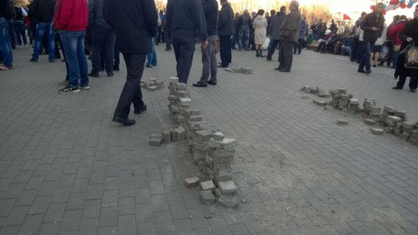 Что сейчас происходит в Донецке перед зданием обладминистрации (фото, видео)