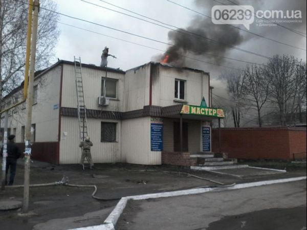 В Димитрове горел офис Партии регионов (фото, видео)