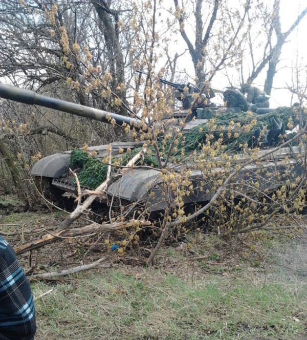 Жители Димитрова в районе шахты обнаружили танк (фото)
