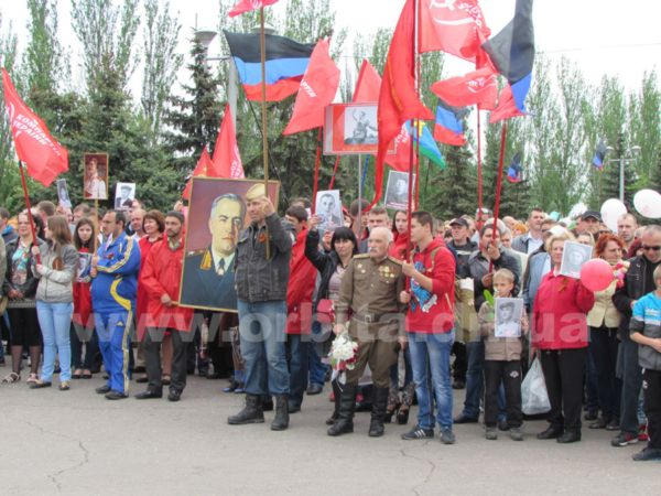 В Красноармейске митинг в честь Дня Победы прошел под разными флагами (фото)