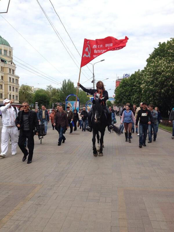 Как скандальный Никита Джигурда верхом на вороном коне покорял Донецк (фото, видео)