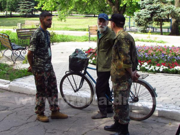 Красноармейск патрулируют народные дружинники в камуфляжной форме (фото)