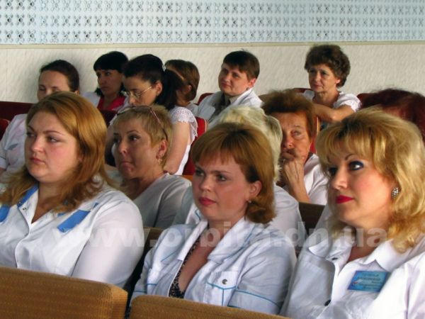 Медиков Красноармейска поздравили с профессиональным праздником (фото, видео)