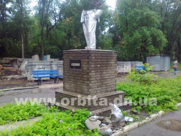 В Красноармейске неизвестные разбили памятник Ленину (фото, видео)