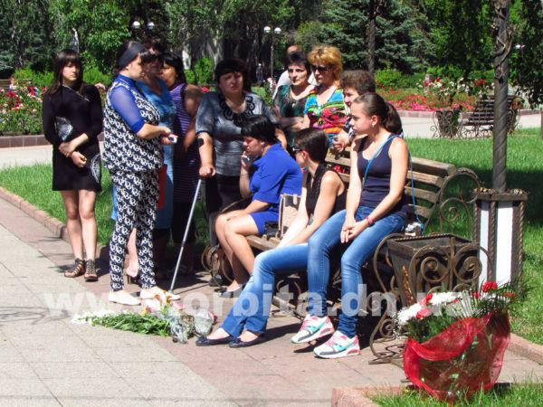 В Красноармейске почтили память убитых в городе 11 мая (фото, видео)
