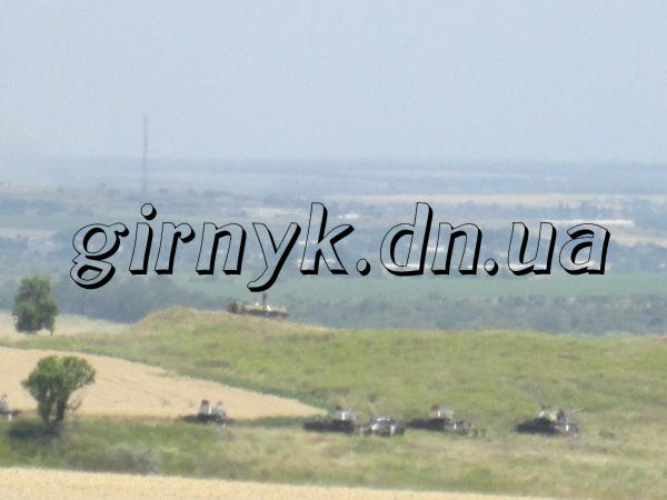 Фотофакт: украинская военная техника заняла позиции для обстрела Карловки