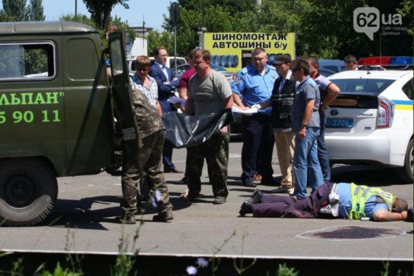 Шокирующий репортаж с места расстрела троих гаишников в Донецке (фото, видео)