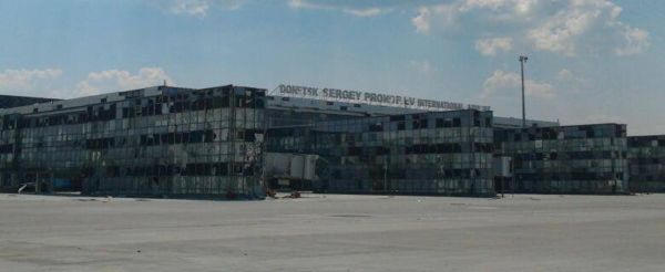 Донецкий аэропорт, стоимостью миллиард долларов, практически полностью разрушен (фото, видео)