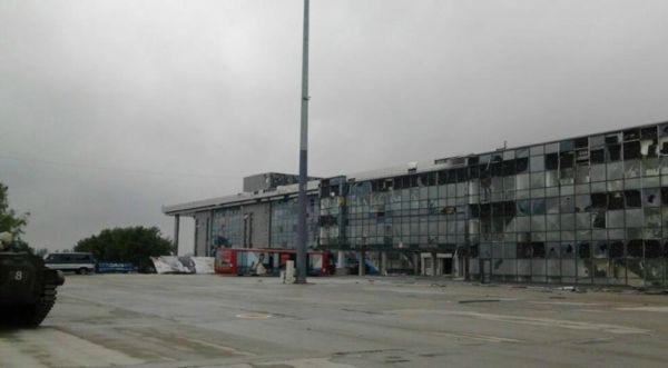 Донецкий аэропорт, стоимостью миллиард долларов, практически полностью разрушен (фото, видео)
