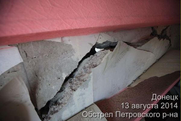 Последствия боевых действий в Петровском районе Донецка (фото)