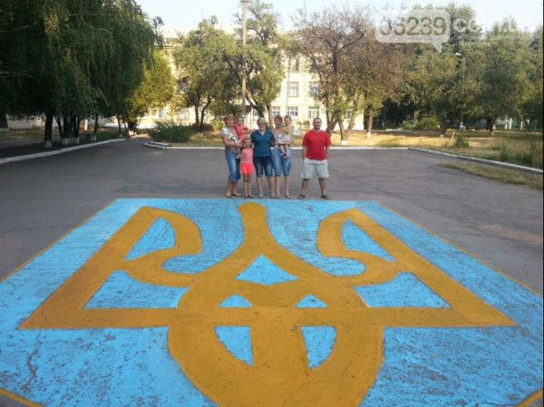 Ко Дню независимости в Красноармейске появился огромный герб Украины (фото)