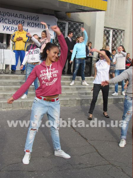 На главной площади Красноармейске прошла общегородская зарядка (фото, видео)