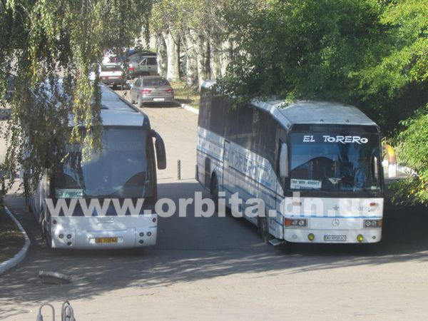 В Красноармейск привезли два автобуса с "титушками" для политических провокаций (фото)