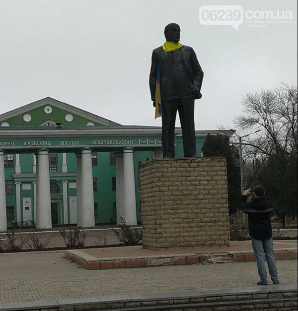 В Доброполье появился патриотичный Ленин (фото)