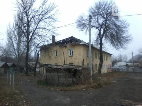 Донецк провел очередной день под артобстрелами, вследствие чего появились новые разрушения (фото)