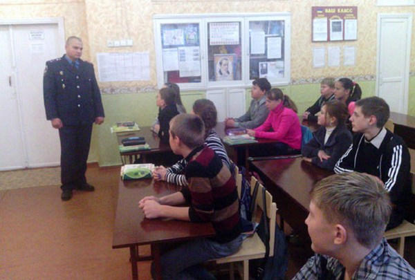 Школьникам Красноармейска рассказали о вреде курения и алкоголя (фото)