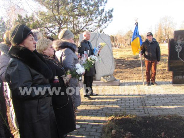 В Красноармейске почтили память жертв голодомора (фото, видео)