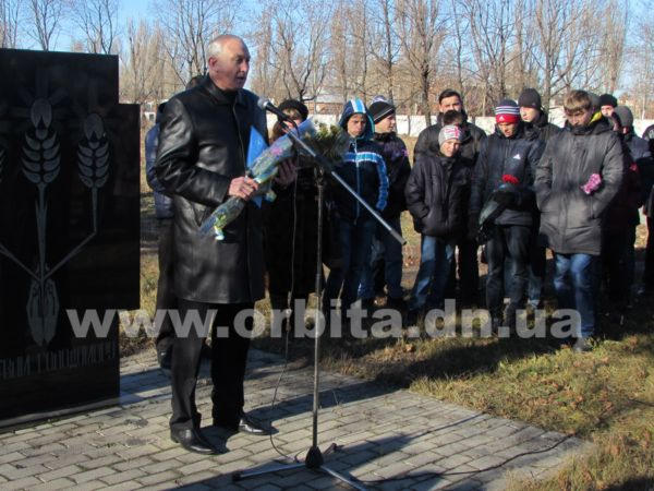 В Красноармейске почтили память жертв голодомора (фото, видео)