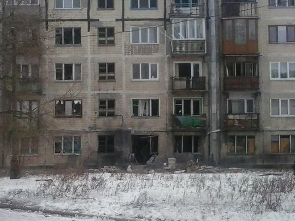 Сегодняшний день принес Донецку очередных погибших и новые разрушения (фото, видео)