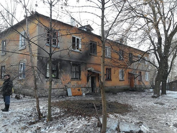 В первый день перемирия в Донецке подсчитывали погибших и разрушения (фото)