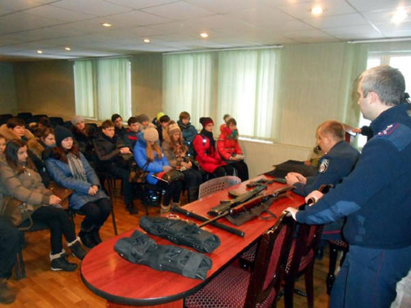 Селидовские школьники побывали на экскурсии в милиции (фото)
