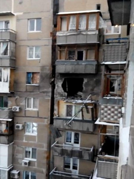 Разрушительные сутки войны в Донецке (фото, видео)