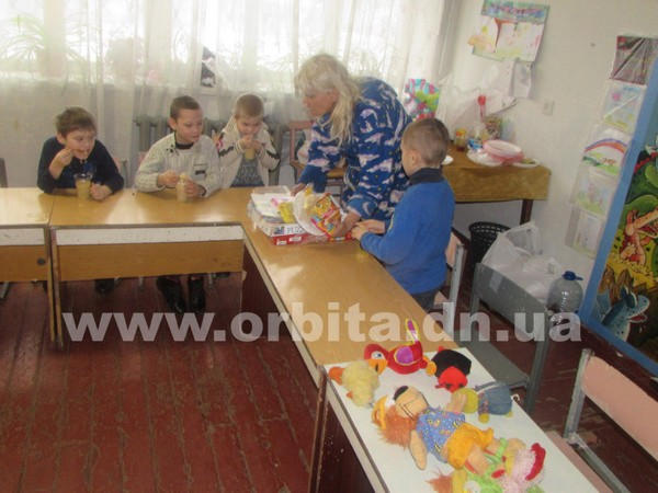 В Красноармейск прибыли беженцы, которые рассказали об ужасах войны на Донбассе (фото, видео)