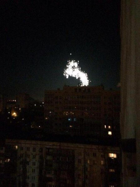 Странное свечение в небе над Донецком вызвало панику у местных жителей