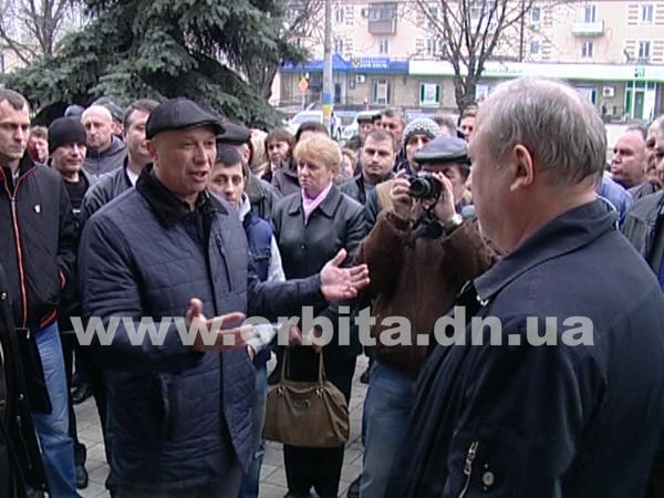 Шахтеры Димитрова провели предупредительный митинг и готовятся к многотысячной акции с забастовкой