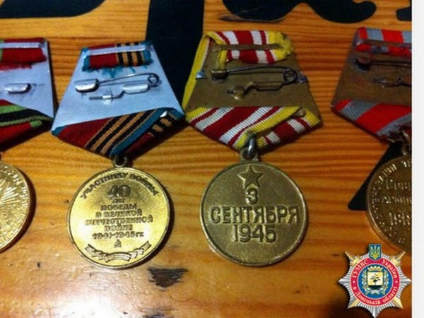 В Селидово ветерану вернули украденные медали (фото, видео)