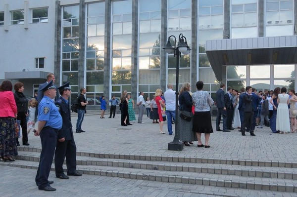 Выпускные вечера в Красноармейске и Родинском прошли без происшествий