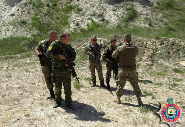 В Песчаном карьере красноармейские милиционеры учились стрелять