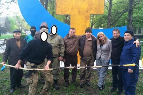 В Красноармейске украинские патриоты преподнесли неприятный подарок коммунистам (фото)