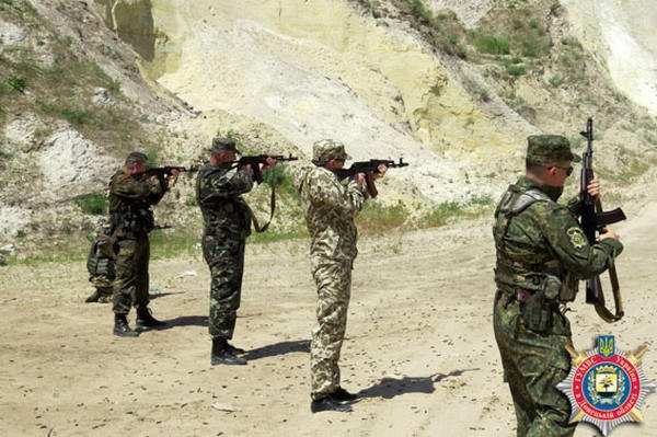 В Песчаном карьере красноармейские милиционеры учились стрелять