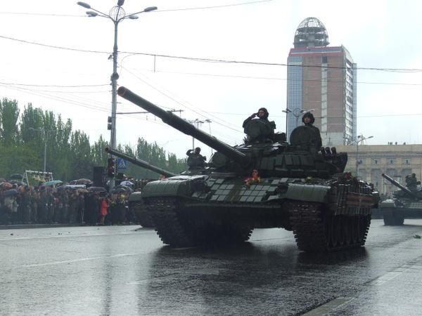 Военный парад боевиков ДНР в Донецке (фото, видео)