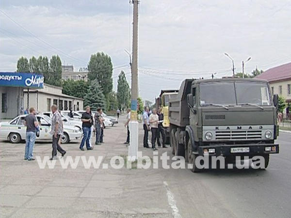 За соблюдением порядка в Димитрове следят местные активисты (фото, видео)