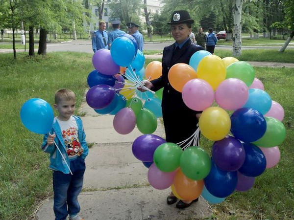 В Красноармейске милиционеры подарили детям праздник (фото)