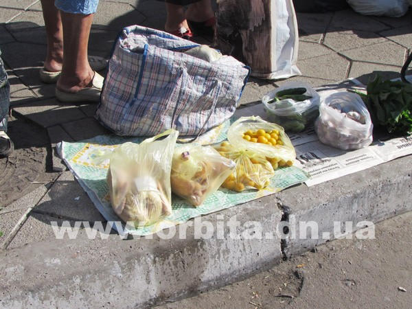 В Красноармейске продают продукты на мусорке, асфальте и канализационных люках