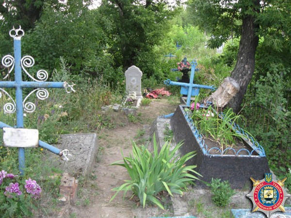 Пьяные посиделки на кладбище в Гродовке закончились убийством