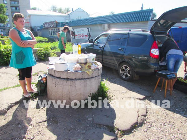 В Красноармейске продают продукты на мусорке, асфальте и канализационных люках