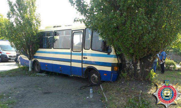 В Димитрове автобус попал в тройное ДТП: есть пострадавшие