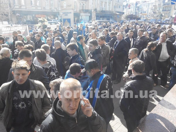 Шахтеры «Краснолиманской» протестуют под стенами Верховной Рады Украины
