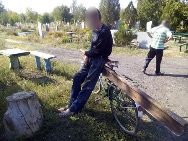 Житель Украинска разрушил надгробие ради куска металла