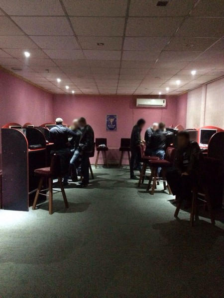В Димитрове подпольный игровой зал маскировался под мгновенную лотерею