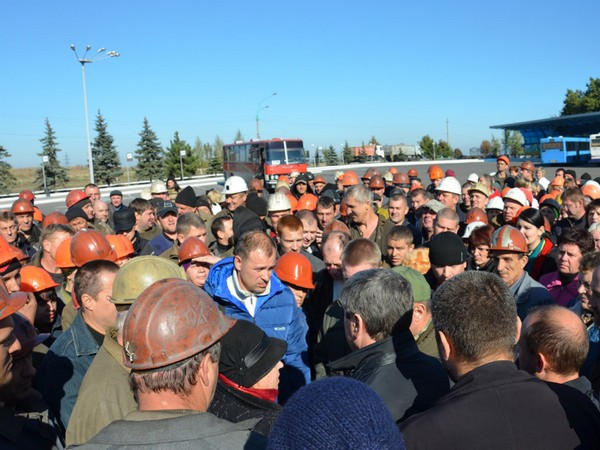 На шахте «Краснолиманской» представителей СБУ и прокуратуры встретили разъяренные шахтеры