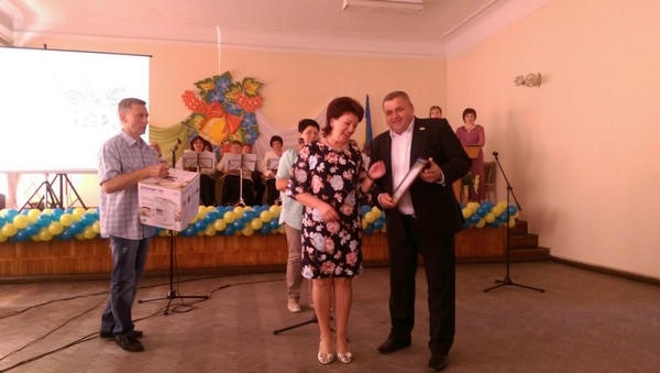 Сергей Сажко поздравил учителей Селидово и Новогродовки с профессиональным праздником
