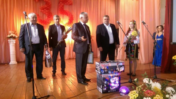 Сергей Сажко поздравил учителей Селидово и Новогродовки с профессиональным праздником
